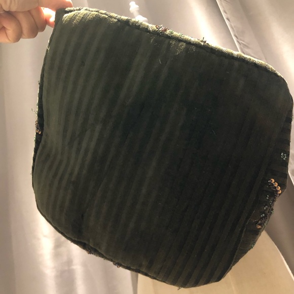 Handmade Embroidery Sequin Beaded Velvet Handbag - Picture 16 of 16